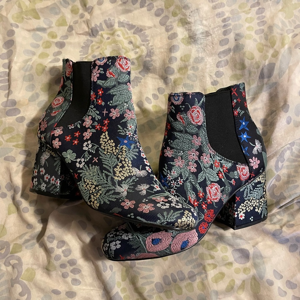 Indigo Rd. Pumps